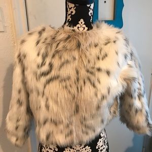 Crop faux fur three quarter sleeved jacket 🧥
